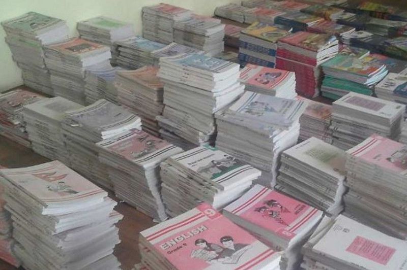 शैक्षिक सत्र सुरु हुनै लाग्दा गोदाममै थन्किए पाठ्यपुस्तक